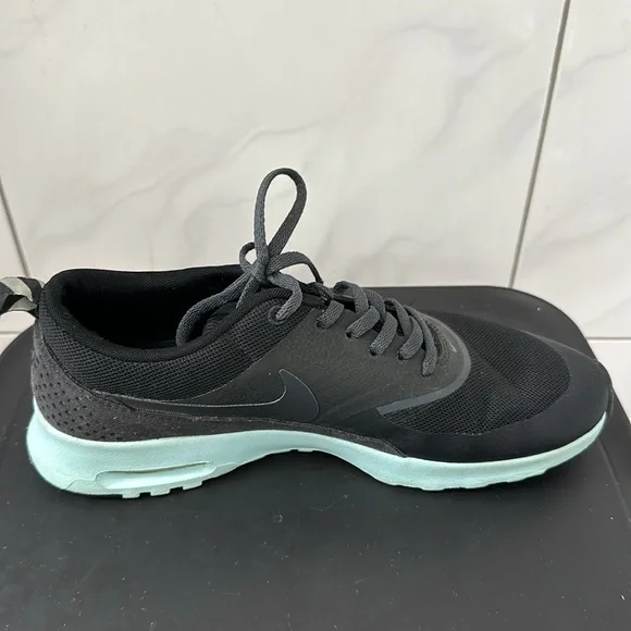 Nike Air Max Thea - Picture 8 of 11